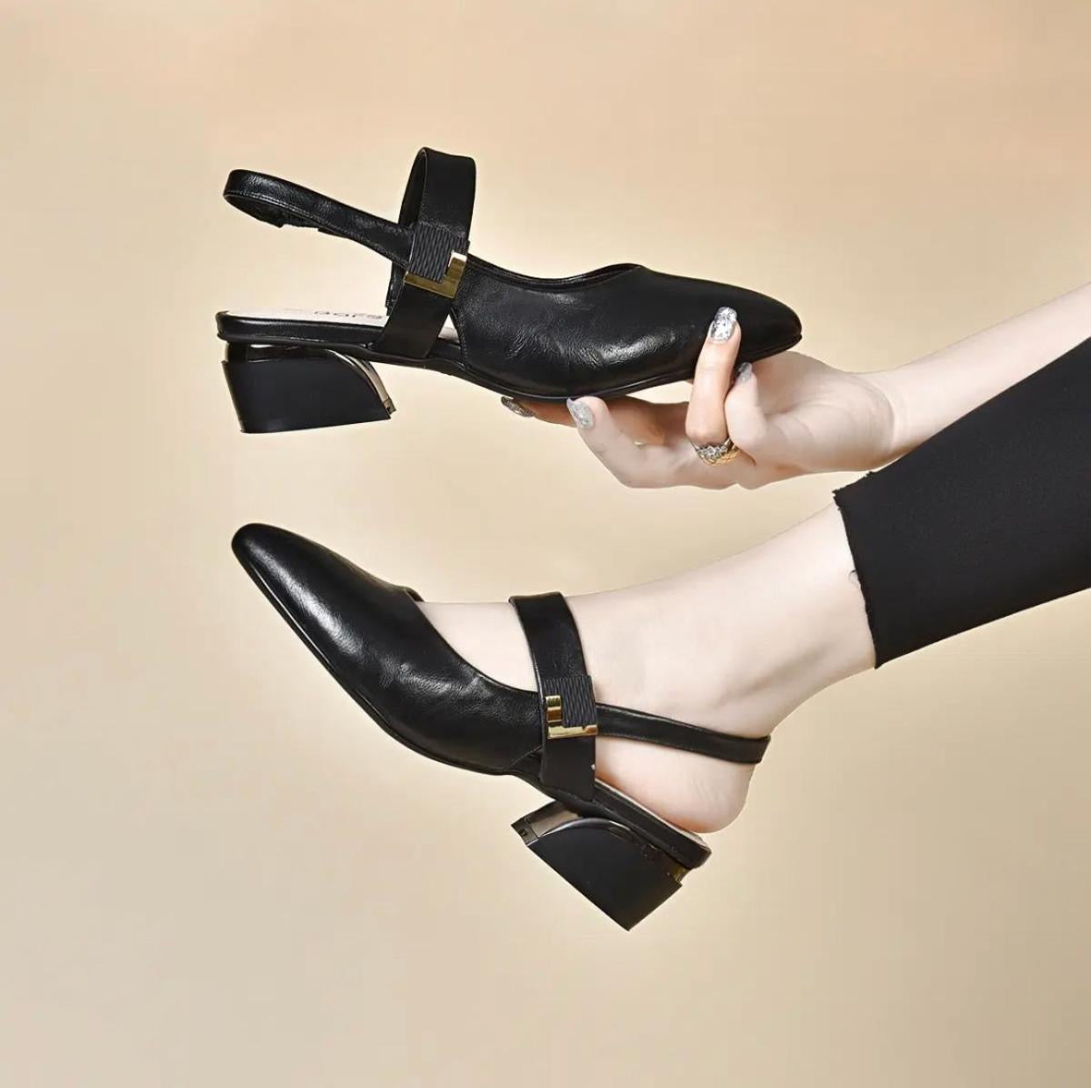 Sandalias de punta cerrada con tacón medio estilo primaveral