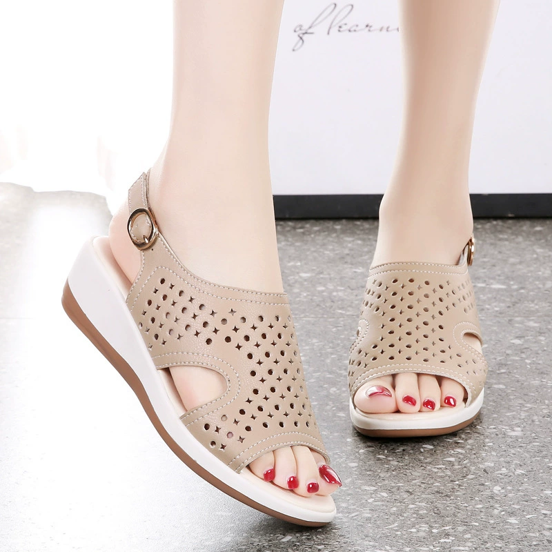 Sandalias de cuña hueca
