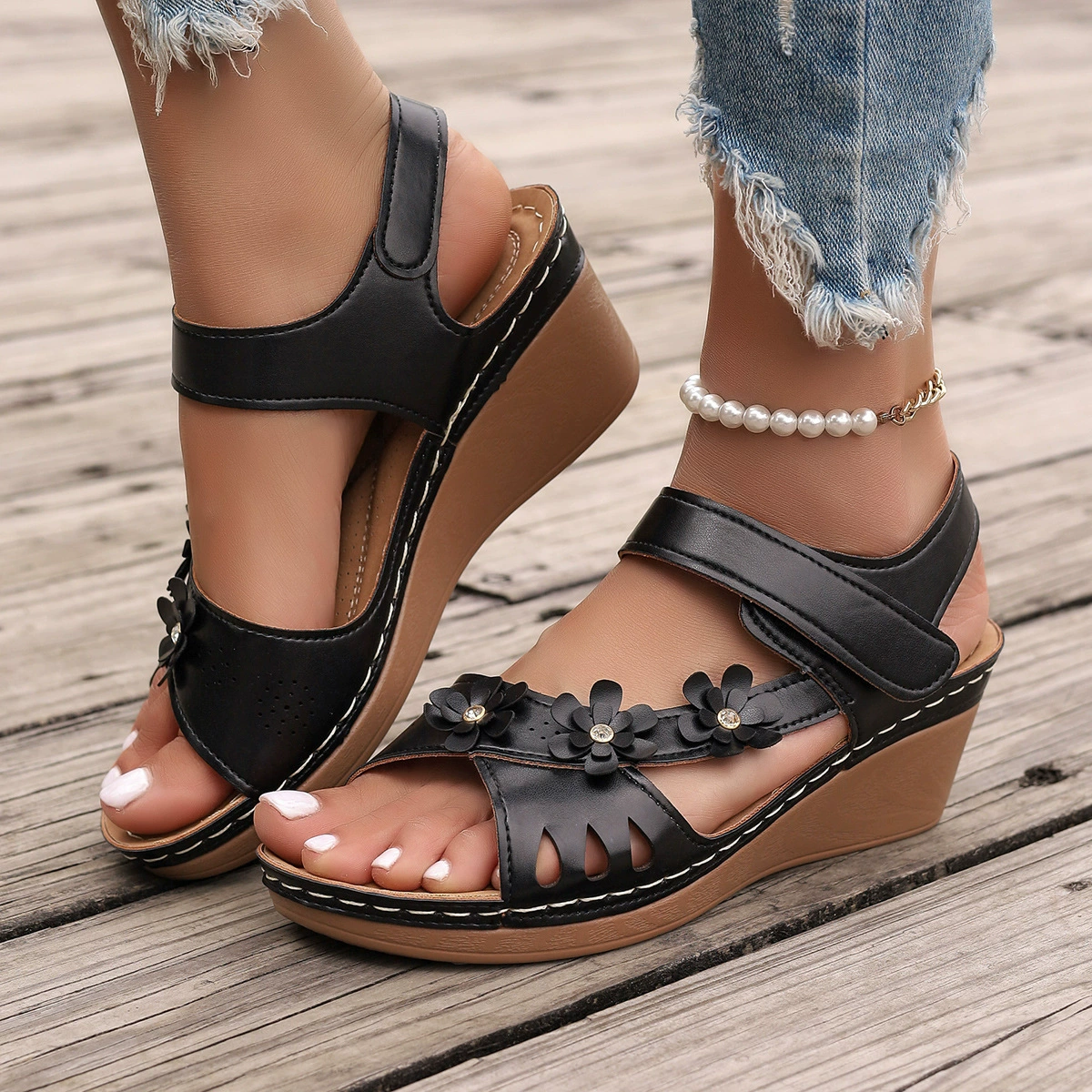 Sandalias adornadas con flores