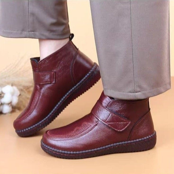 Botas de cuero con punta redonda y cierre de velcro