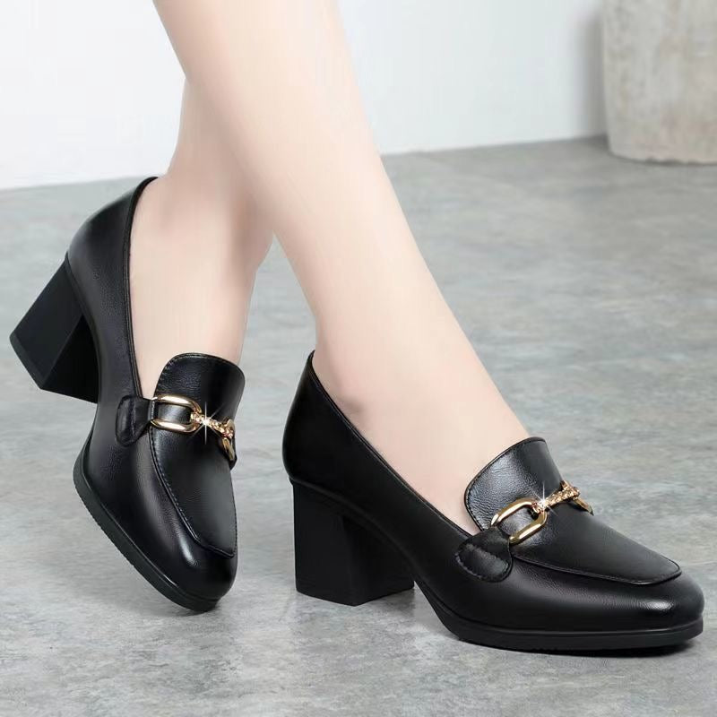 Tacones altos con suela suave y punta redonda