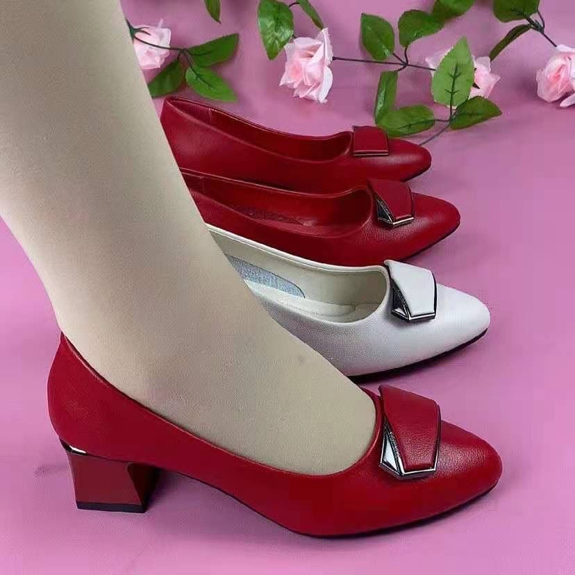 Zapatos de piel con tacón alto y suela blanda