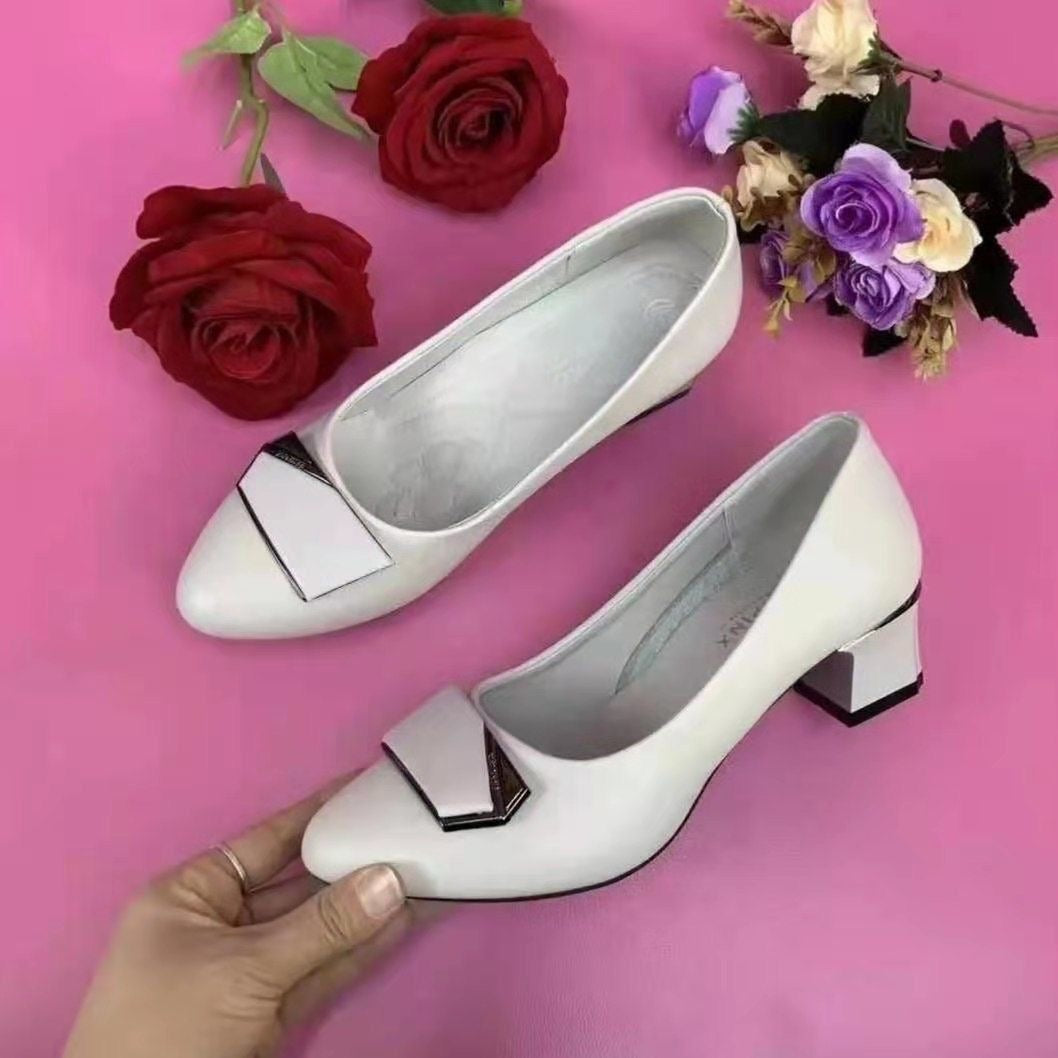Zapatos de piel con tacón alto y suela blanda