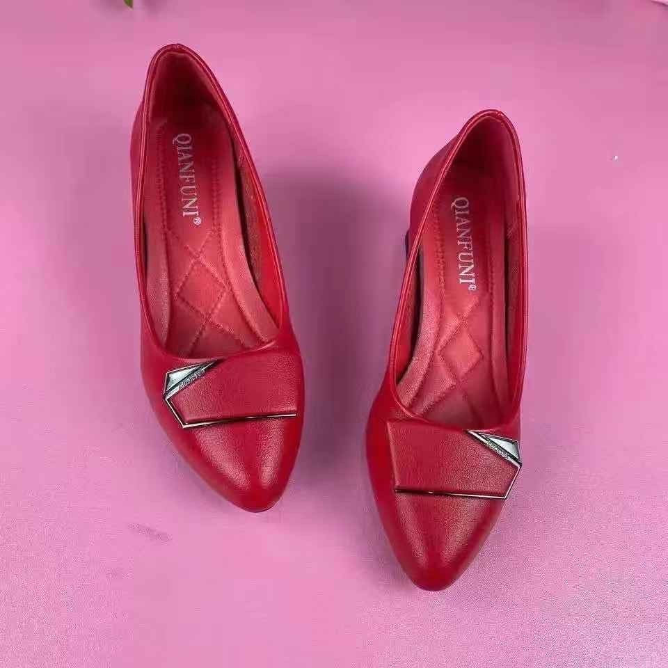 Zapatos de piel con tacón alto y suela blanda