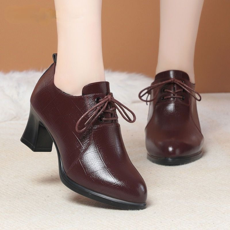 Tacones altos con cordones