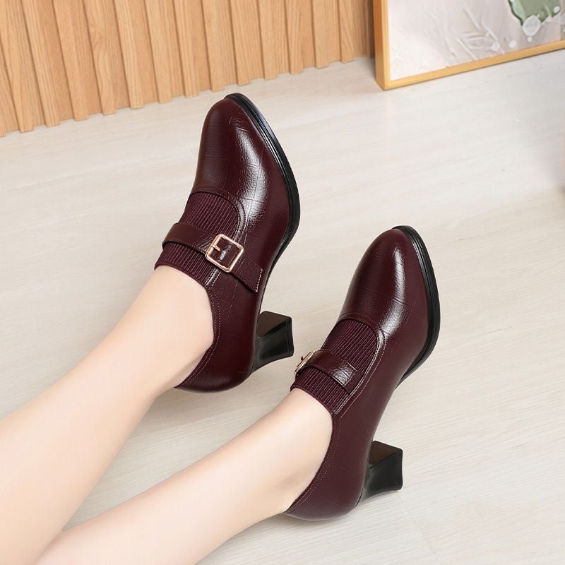 Tacones altos con hebilla de bloqueo