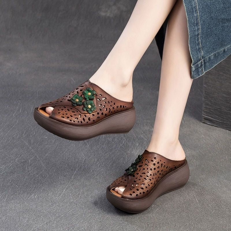 Sandalias huecas de piel suave