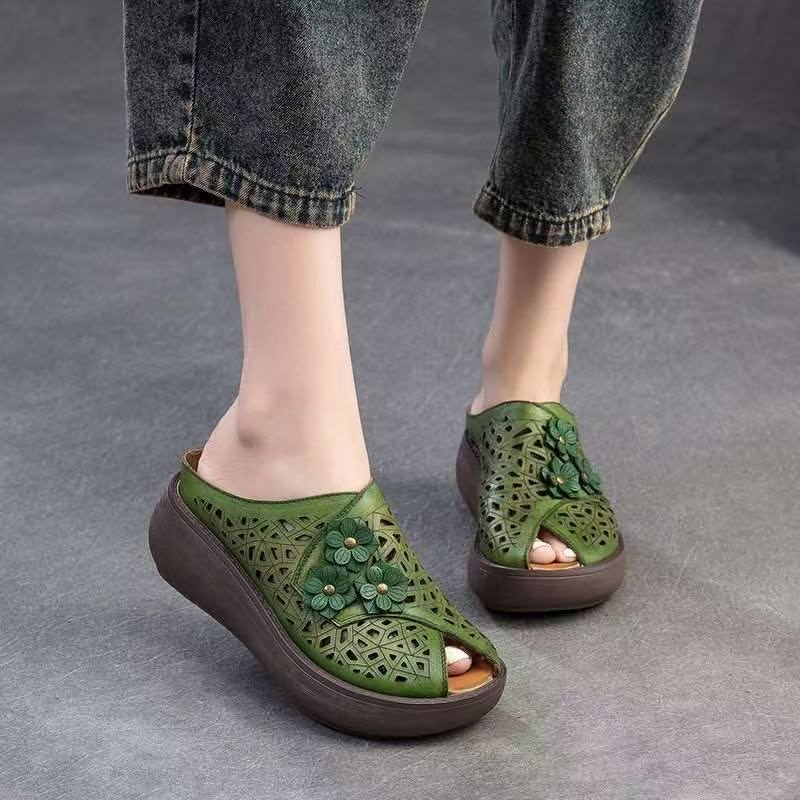 Sandalias huecas de piel suave