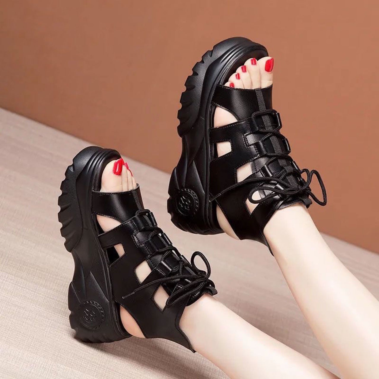 Sandalias con plataforma y tiras