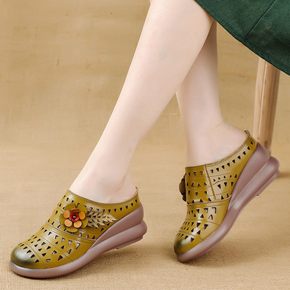 Zapatillas de cuero huecas con flores