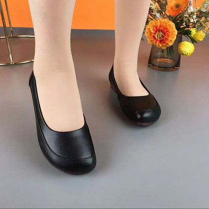 Zapatos sencillos de cuero con punta redonda