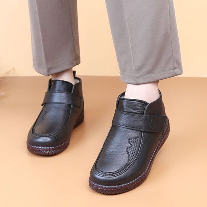 Botas de cuero con punta redonda y cierre de velcro