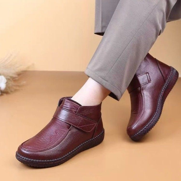 Botas de cuero con punta redonda y cierre de velcro