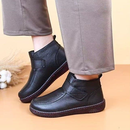 Botas de cuero con punta redonda y cierre de velcro