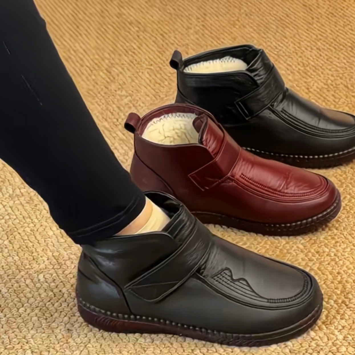 Botas de cuero con punta redonda y cierre de velcro