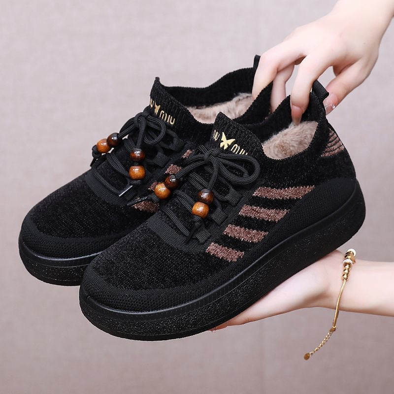 Zapatos de suela gruesa y forrados de vellón