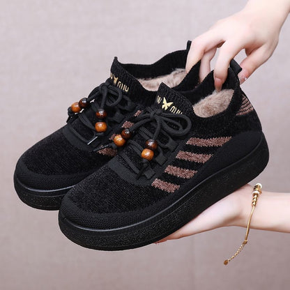 Zapatos de suela gruesa y forrados de vellón