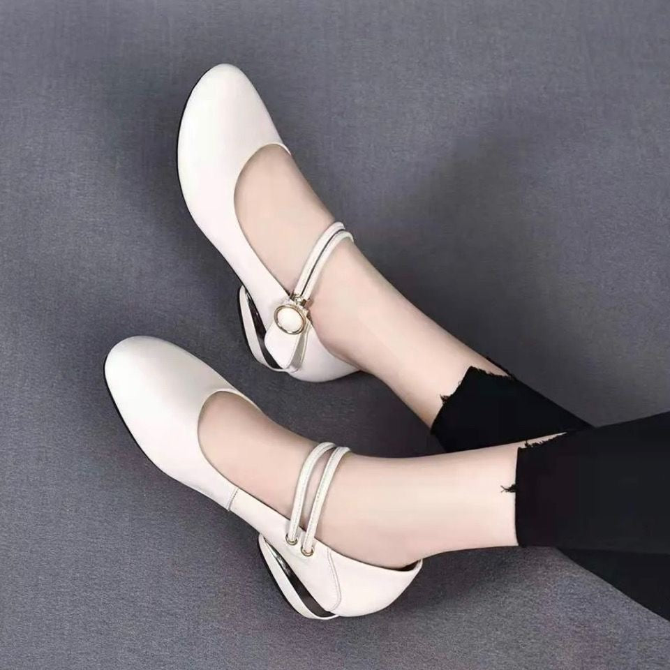 Zapatos de piel sencillos de tacón bajo y punta redonda