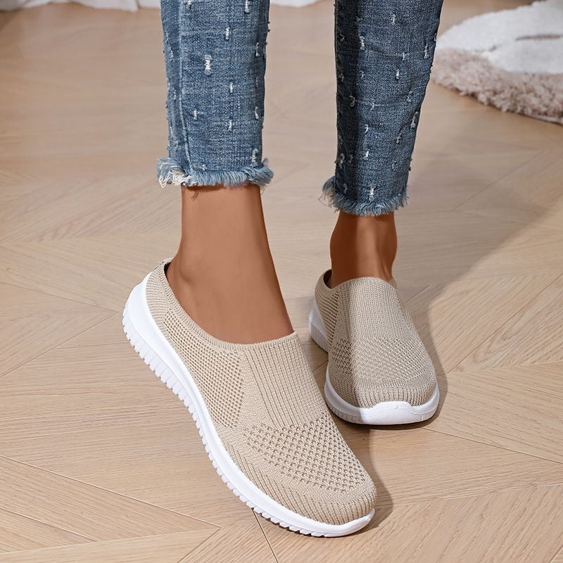 Zapatillas de tenis cerradas con suela blanda