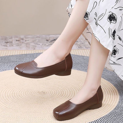 Zapatos cómodos de cuero con suela blanda y punta redonda