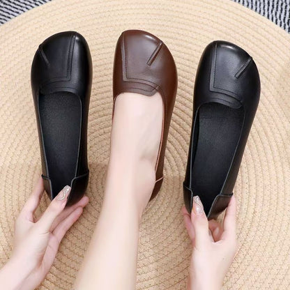 Zapatos cómodos de cuero con suela blanda y punta redonda