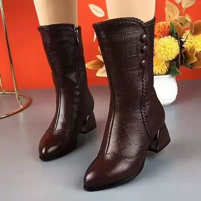 Botas Martin con doble botonadura y relieve