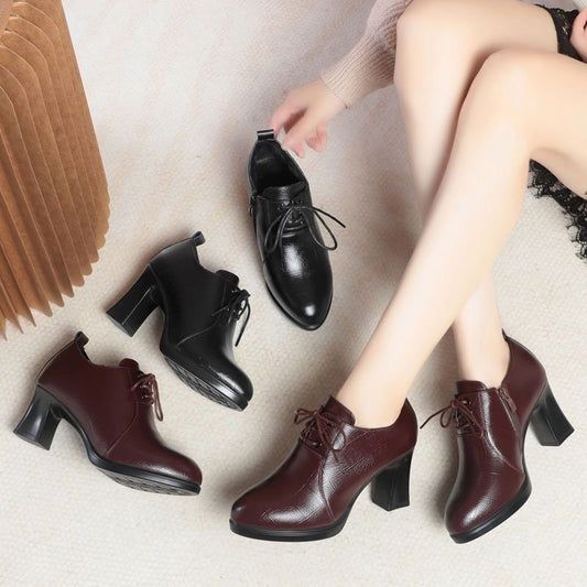 Tacones altos con cordones