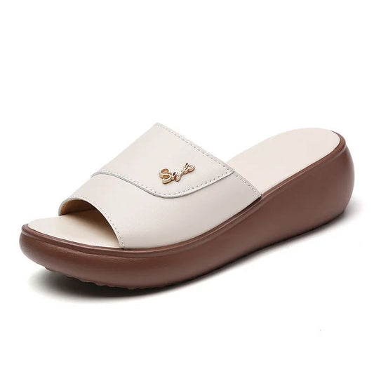 Nuevas sandalias de piel ligera