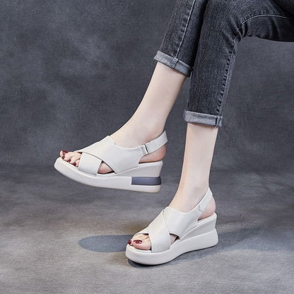 Sandalias cruzadas con cuña