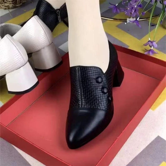 Tacones altos con botones