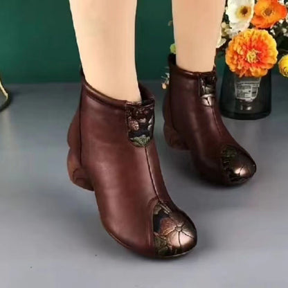 Botines de caña baja con punta redonda y suela blanda