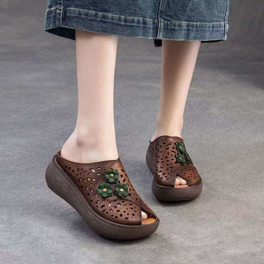 Sandalias huecas de piel suave