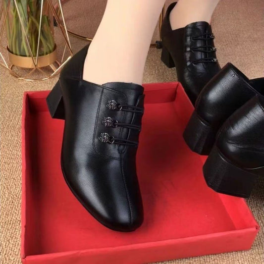 Zapatos de piel sencillos y versátiles con tacón grueso